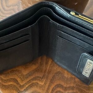 🎄DKNY leather wallet 🎄